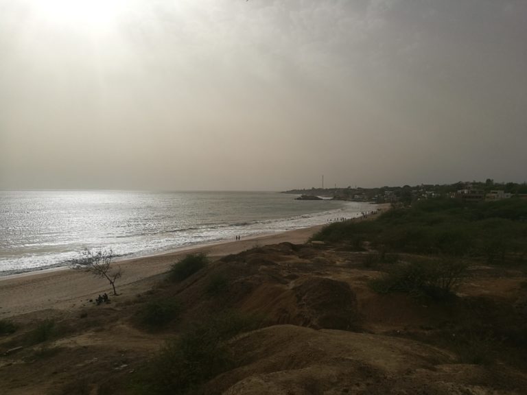 Marche méditative sur la plage de Popenguine…